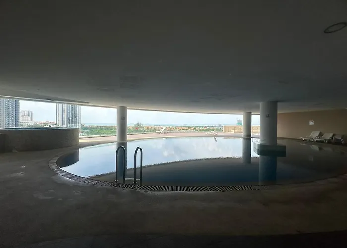 Luxury Suites 118 Island Plaza